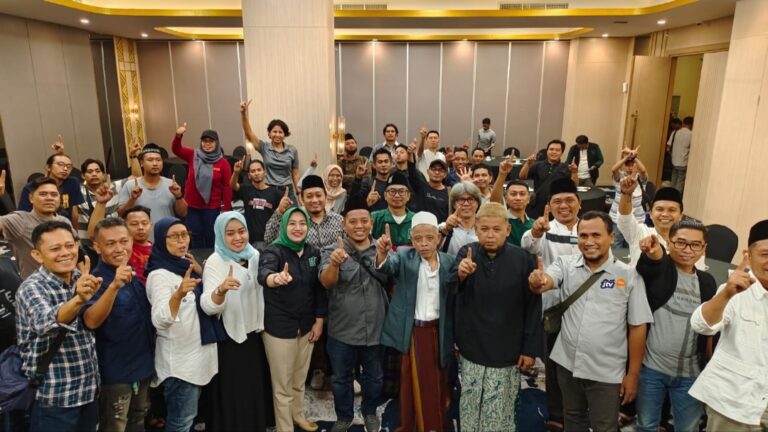 Aini Zuhroh (Kerudung Hitam), Ketua PKB Kabupaten Mojokerto
