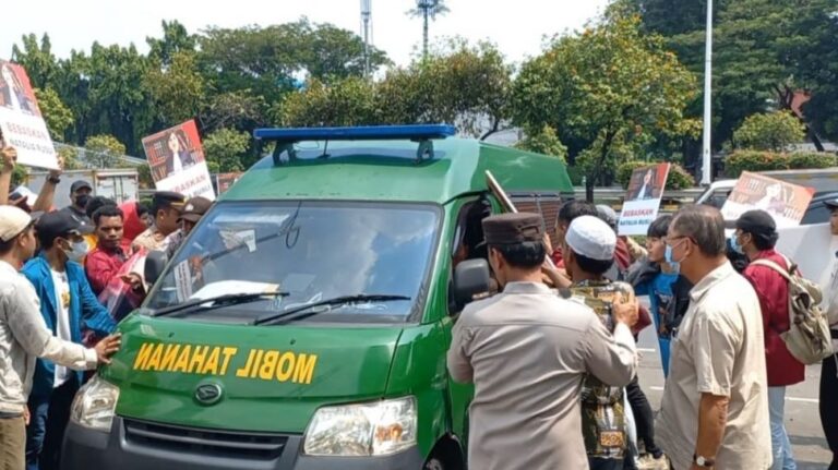 Mobil Tahanan Natalia Rusli