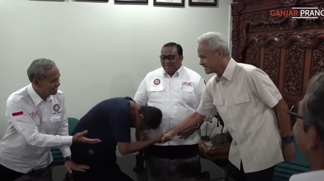 buruh cium tangan ganjar