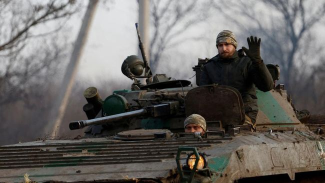 lebih dari 20000 tentara rusia tewas dan 80000 lainnya terluka dalam lima bulan pertempuran di ukraina timur khususnya di bakh