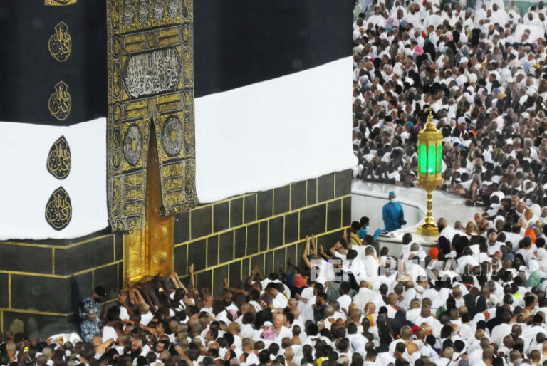 Jamaah haji Indonesia yang alami kelelahan saat tawaf dianjurkan untuk beristirahat
