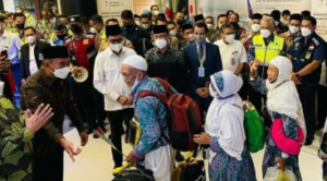 Jamaah HajiBeribadah di Makkah