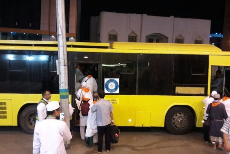 Bus Shalawat yang Mengangkut Jamaah Haji Indonesia ke Masjidil Haram, Petugas Penyelenggara Ibadah Haji (PPIH) Arab Saudi Memutuskan untuk Mengembalikan Seorang Sopir Bus Shalawat yang Melayani Rute Terminal Syib Amir ke Perusahaan Transportasi yang Mempekerjakannya