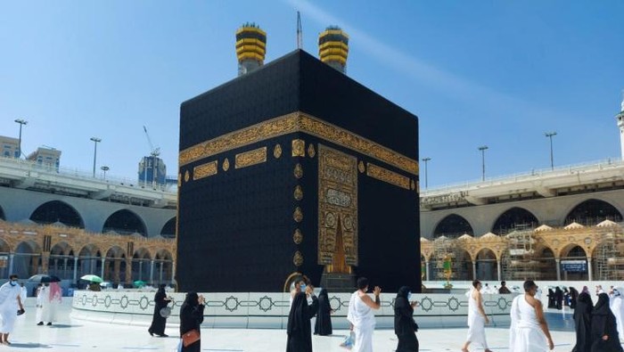 Jamaah Haji Sedang Beribadah di Makkah