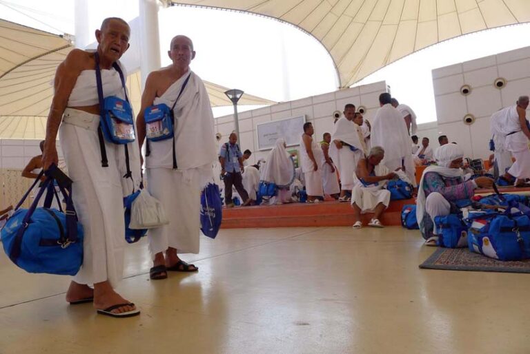 Ilustrasi Pakaian Ihram Jamaah Haji