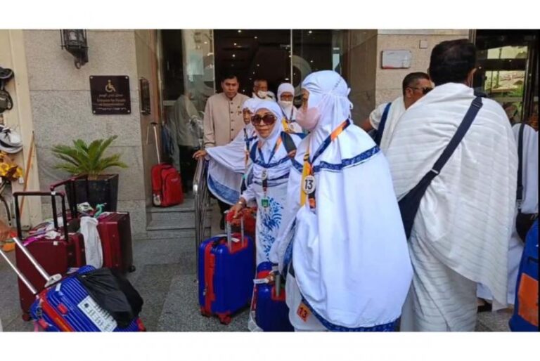 Ilustrasi Jamaah Haji di Makkah, Ciri-ciri Haji Mabrur