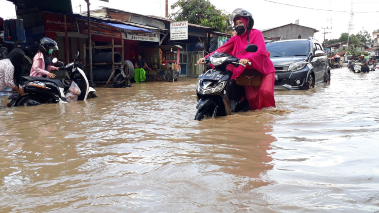 Banjir di Jalan Gerilya Dalam Samarinda