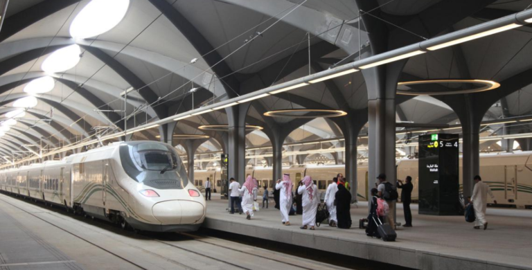 Ilustrasi Kereta Api Haramain Tercepat