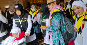 Ilustrasi Petugas dan Jamaah Haji