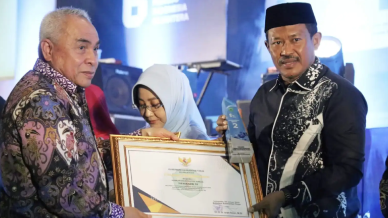 kutai timur raih penghargaan pembinaan koperasi dan umkm terbaik se-kaltim