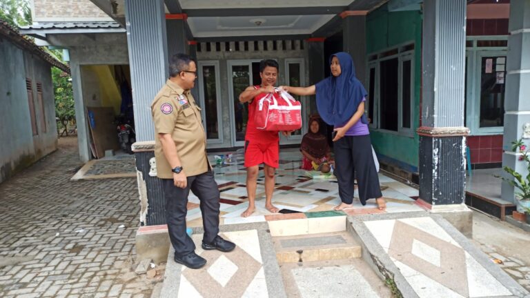 kemensos memberikan bantuan untuk warga terdampak gempa bantul