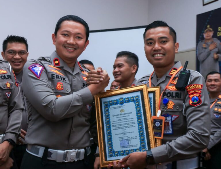 Hebat, Polda Jatim Berikan Dua Penghargaan kepada Satlantas Polres Blitar Kota Satlantas Polresta Blitar di anugerahi 2 Penghargaan