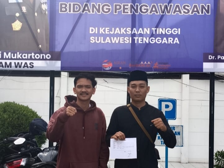 Perak Sultra saat melaporkan PT WMB ke Kejati Sultra