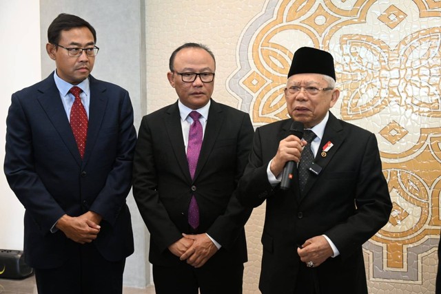 Wapres RI, Maruf Amin saat memberikan keterangan pers di KBRI di Abu Dhabi, Uni Emirat Arab (.Inet)