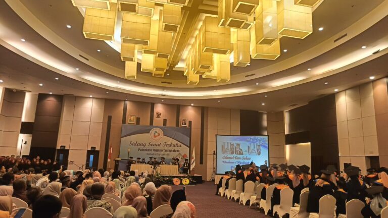wisuda politri