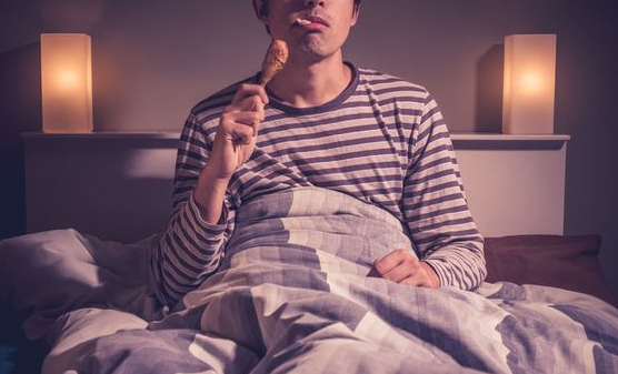Hindari Makan Sebelum Tidur