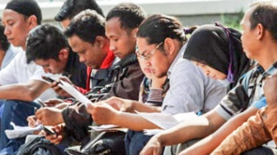 jumlah pengangguran di Indonesia per Pebruari 2024 mencapai 7,2 juta orang