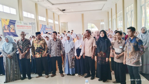 Deklarasi Sekolah Ramah Anak dihadiri oleh tokoh-tokoh masyarakat termasuk perwakilan orangtua siswa.
