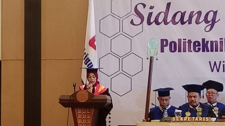 Wisuda di Universitas Politeknik Triguna