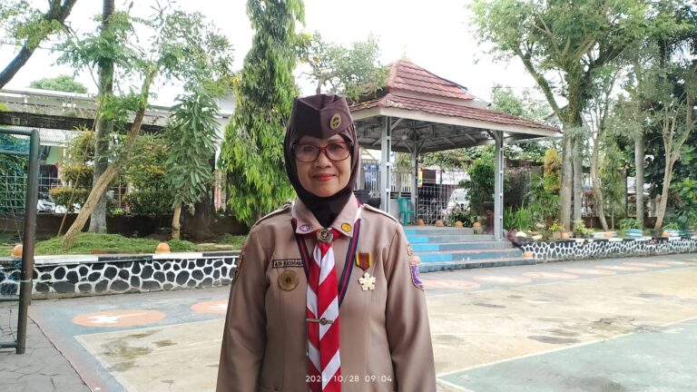 Ati Kusmayati, S.Pd., M.Si., LG., Ketua Kwartir Ranting Gerakan Pramuka Kecamatan Cisayong