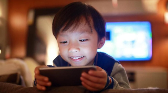 Usia Ideal Penggunaan HP bagi Anak