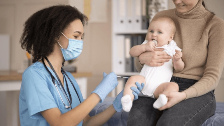 Bahaya mencium bayi menurut ahli mikrobiologi
