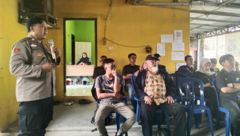 Aiptu Iwan Ridwan, narasumber utama dalam Rapat Kerja Teknis (Rakernis) Panwascam Kecamatan Cisayong