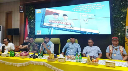Rudy Mas'ud dan Seno Aji saat konferensi pers didampingi Tim Pemenangan