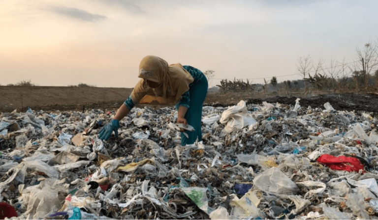 Polusi plastik Indonesia