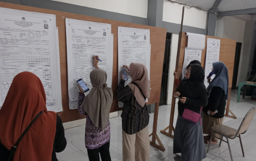 Uji Beban Sirekap Nasional di KPPS Sidoarjo