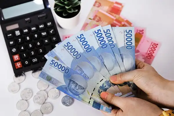 Daftar UMP 2025 di Indonesia