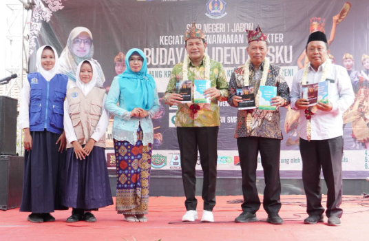 Plt. Bupati Sidoarjo Hadiri Pentas Seni Kearifan Lokal SMPN 1 Jabon