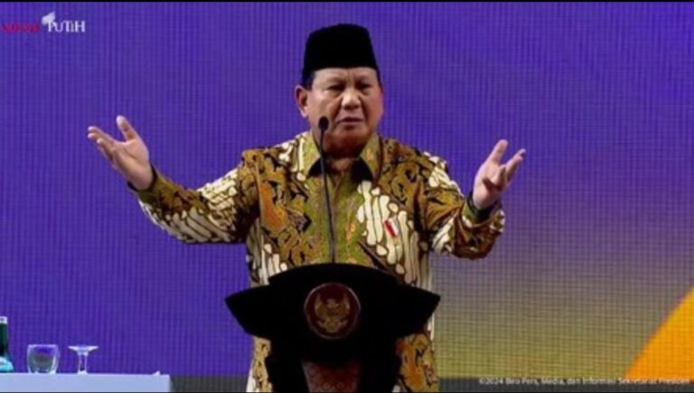 Presiden Prabowo Subianto memberikan sambutan dalam pembukaan Sidang Tanwir dan Resepsi Milad ke-112 Muhammadiyah, Kupang, Rabu (4/12/2024). (SS - Youtube Sekretariat Presiden)