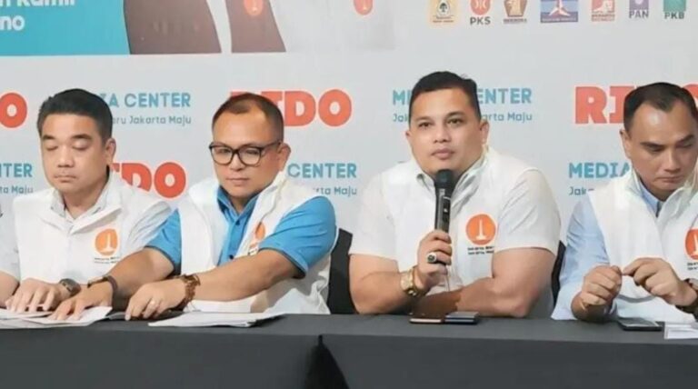 Tim Pemenangan Ridwan Kamil-Suswono (RIDO) Ali Hakim Lubis saat jumpa pers di kantor DPD Golkar DKI, Cikini