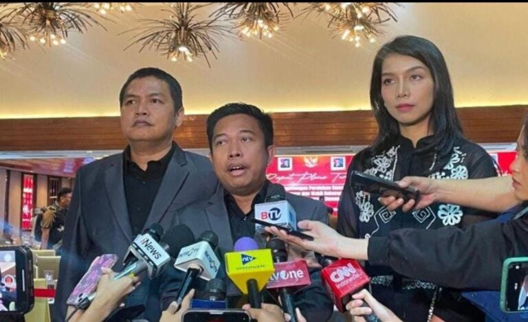Anggota KPU DKI Jakarta Dody Wijaya menyampaikan keterangan pers di Jakarta