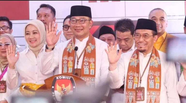 Ridwan Kamil-Suswono saat mendaftar ke KPU DKI Jakarta