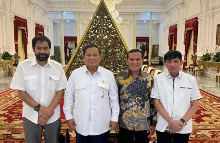Paslon Gubernur Aceh Mualem-Dek Fadh saat bertemu dengan Presiden Prabowo Subianto di Istana Negara