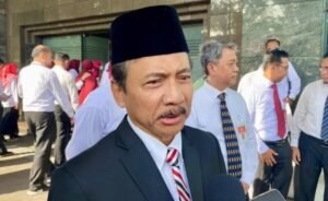 Ketua Mahkamah Konstitusi (MK) Suhartoyo menjawab pertanyaan wartawan di Gedung MK