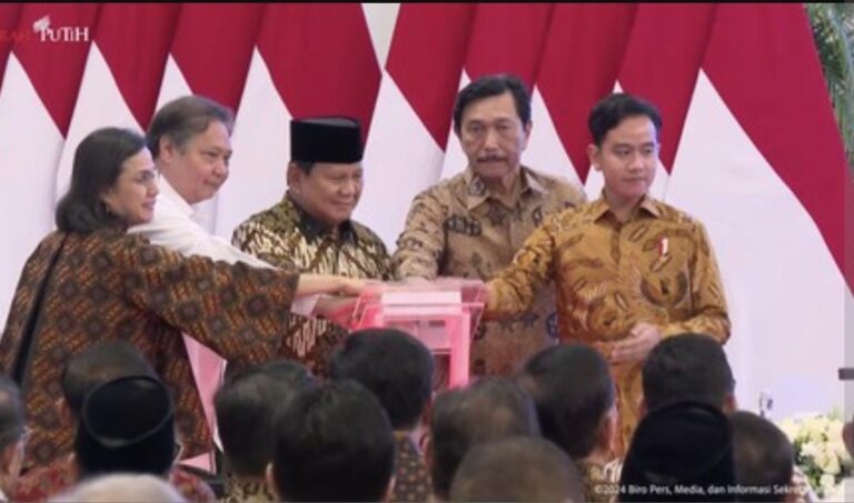 Penyerahan DIPA dan Buku Alokasi Transfer Ke Daerah Tahun Anggaran 2025 di Istana Negara, Jakarta
