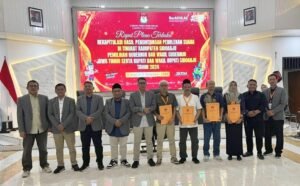 Saksi Paslon Terima Hasil Rekap Suara KPU Sidoarjo