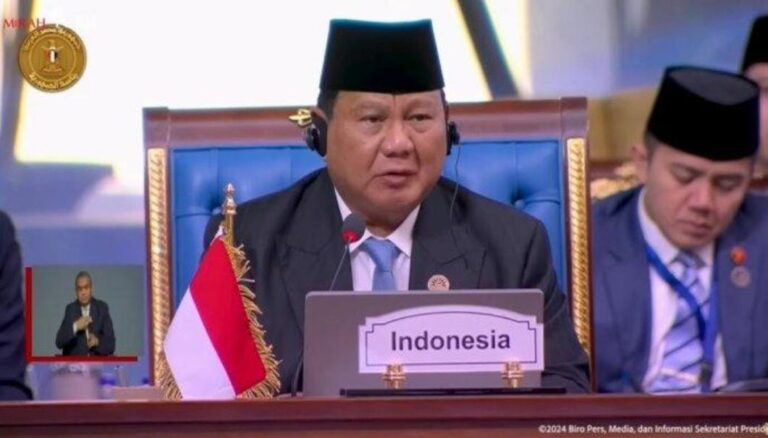 Presiden Prabowo Subianto pada sesi pleno KTT Ke-11 D-8, di Istana Kepresidenan New Administrative Capital