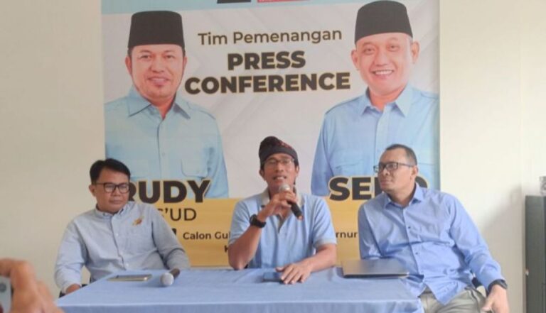 Konferensi Pers Tim Pemenangan Rudy-Seno
