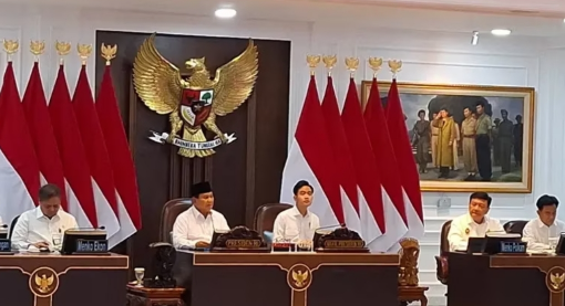 Presiden Prabowo Subianto memimpin sidang kabinet paripurna di Kantor Presiden, Jakarta bersama Kabinet Merah Putih