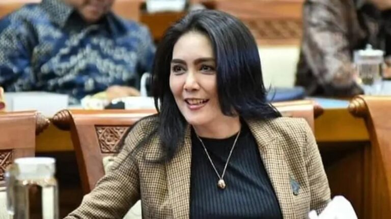 Rieke Diah Pitaloka anggota DPR RI