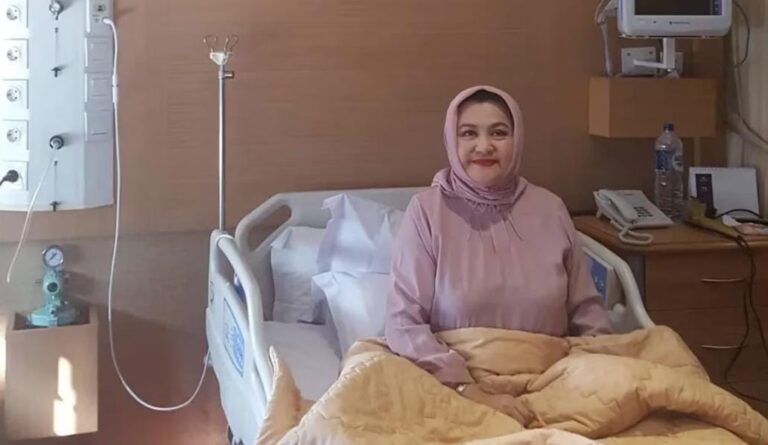 Emilia Contessa Meninggal Dunia