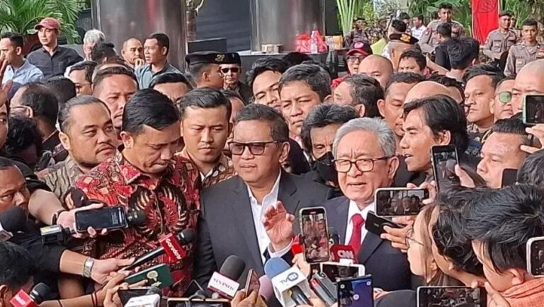 Sekjen PDIP, Hasto Kristiyanto usai jalani pemeriksaan di KPK