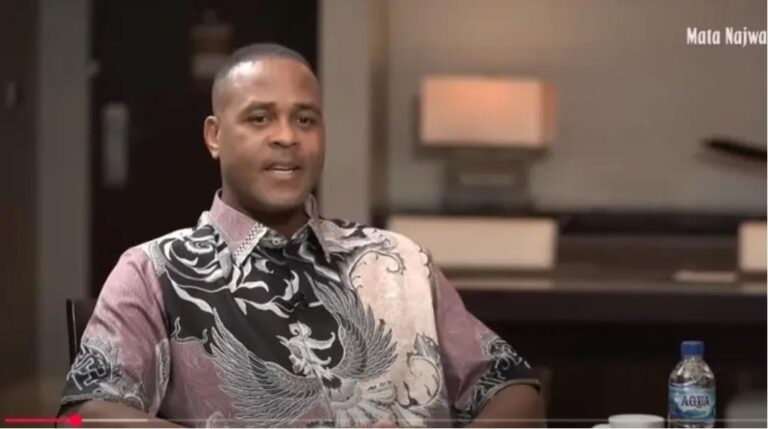 Patrick Kluivert pakai batik di wawancara Najwa Shihab