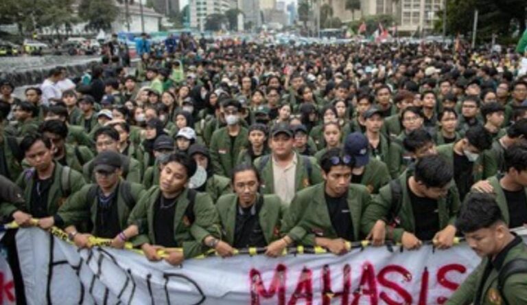 Demo Indonesia Gelap Protes Program Prabowo
