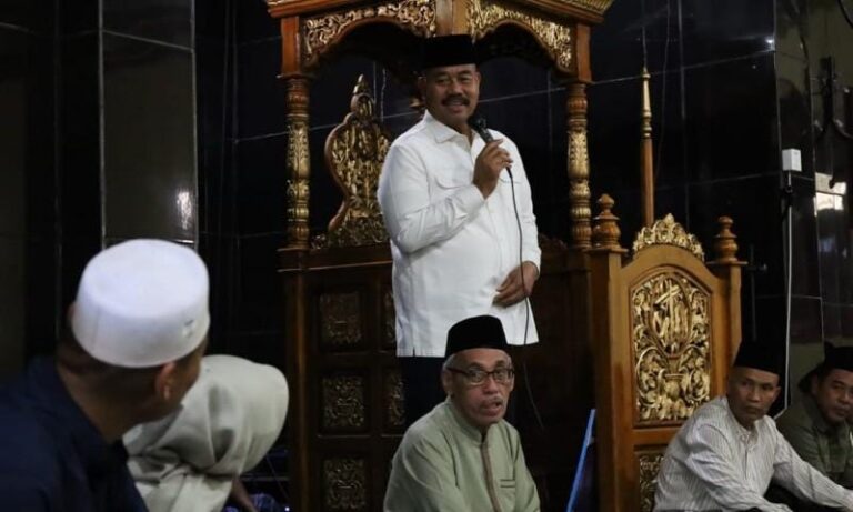 Bupati Kukar Edi Damansyah tinjau rehabilitasi Masjid Al-Ikhlas di Muara Kaman