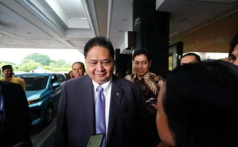 PHK massal pekerja manufaktur 2025